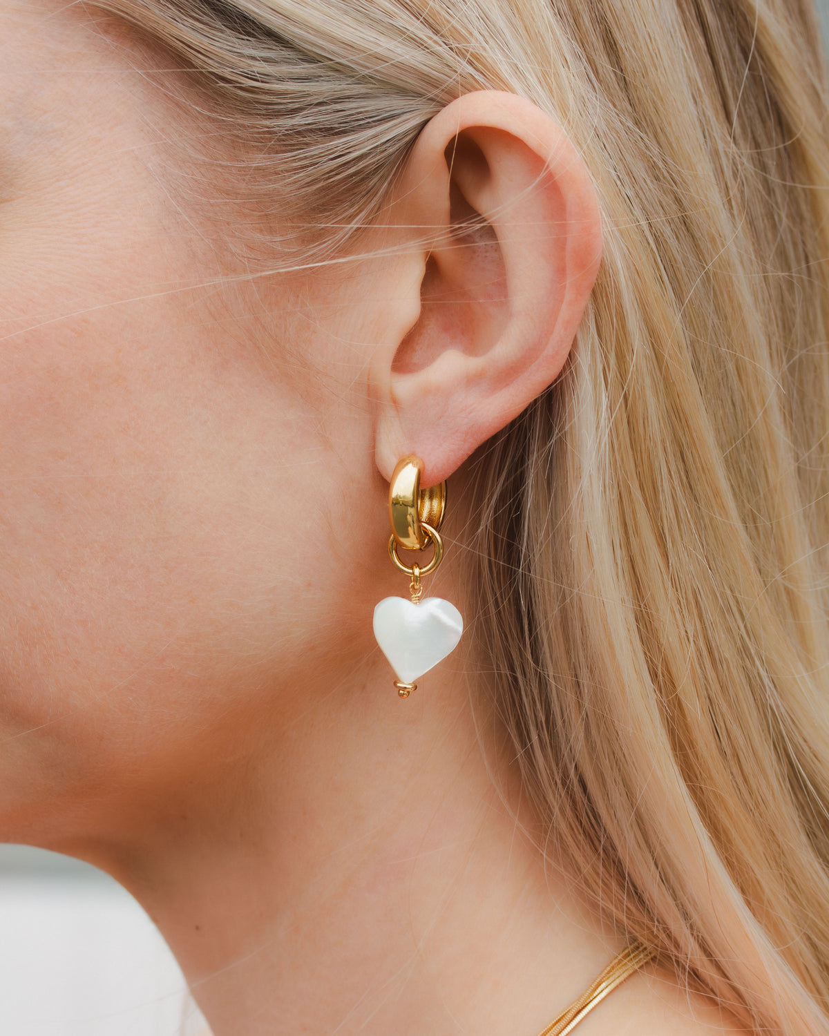 Heart card suite charm gold earring in mother of pearl