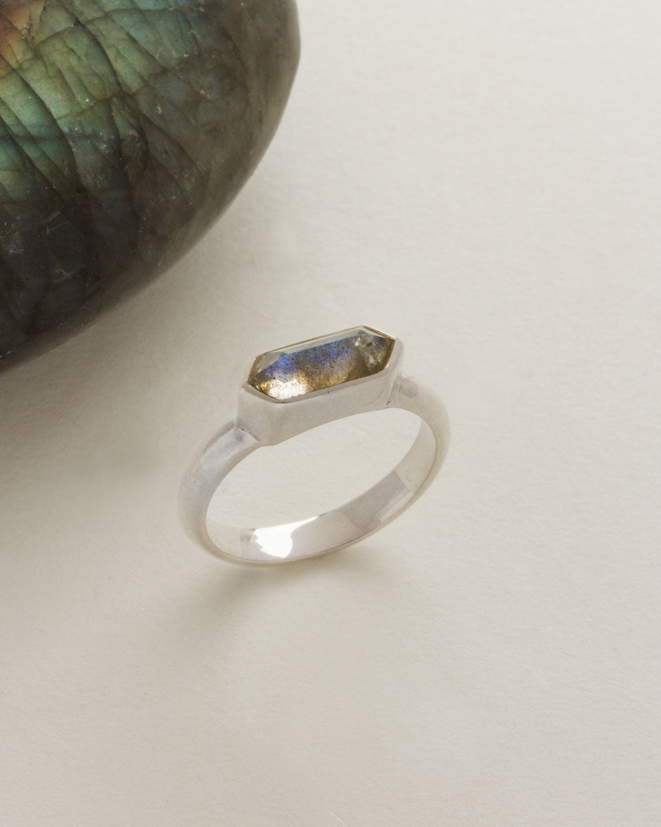 Silver Kaleidoscope ring with a Labradorite stone.