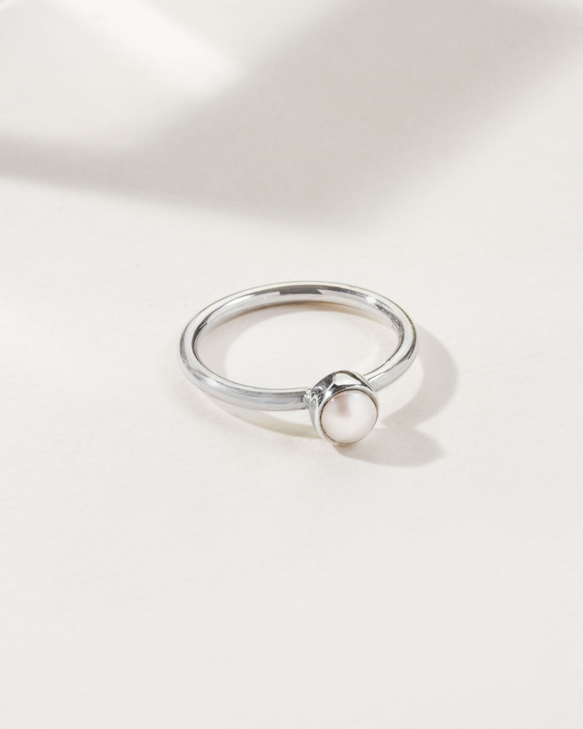 Round freshwater pearl ring.